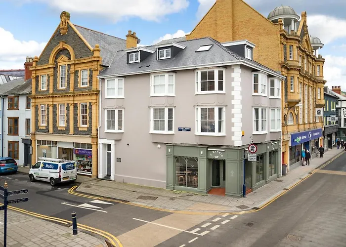 1 Lisburne House